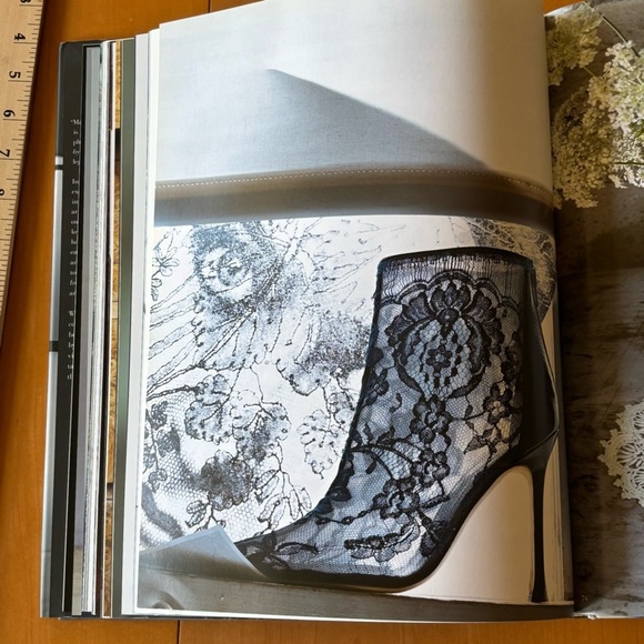 Blahnik by Boman Chronicle Books Coffee Table Shoe Book Art - Picture 9 of 12